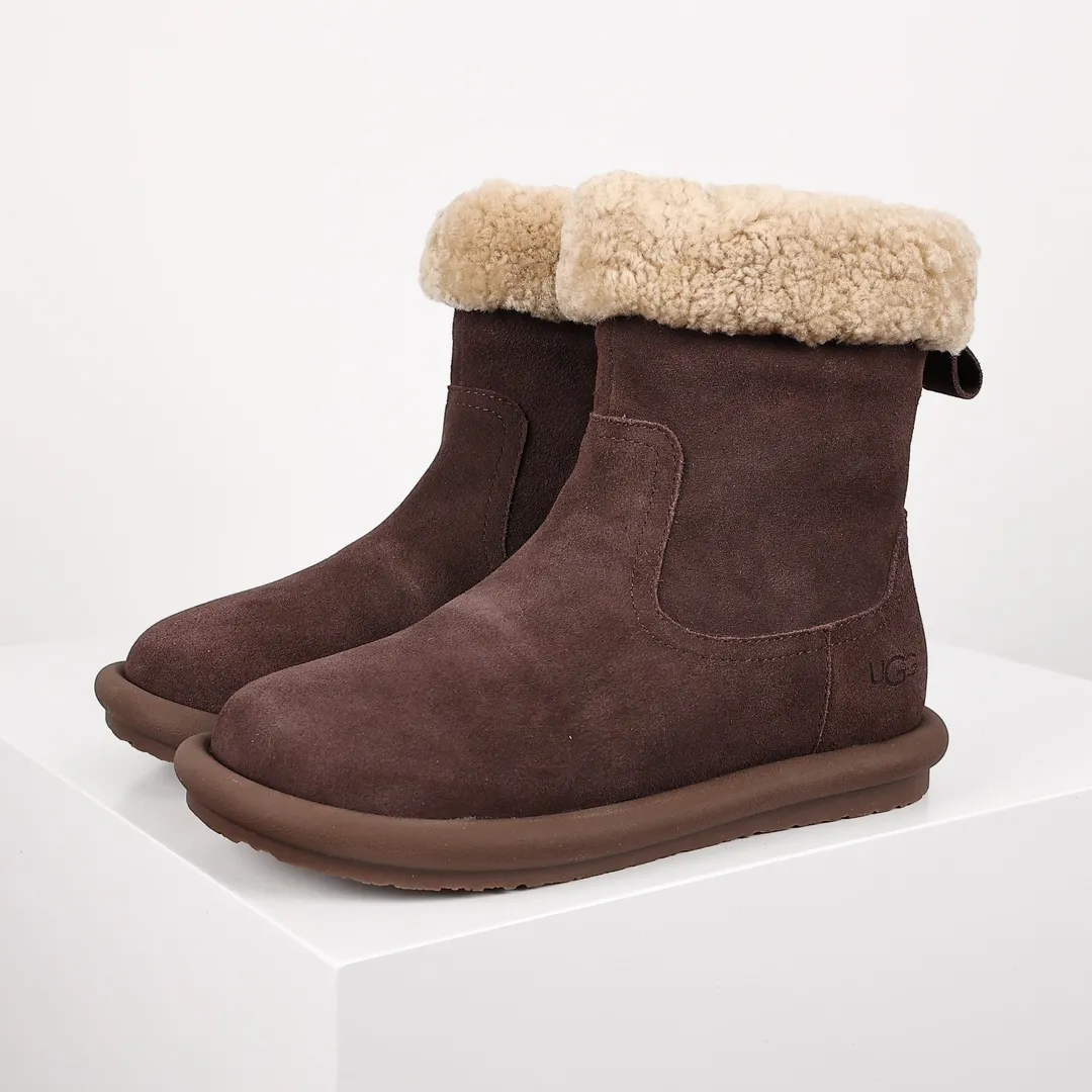 Pick up locally 💰720 The core recommendation is good price 𝐔𝐠𝐠 23 popular handmade sheep's curly boots Maillard girl's dream boots Korean and Korean style Fully handmade first-layer cow suede Teddy sheep's curly wool lining The combination has a great autumn and winter atmosphere Size: 35 36 37 38 39 40